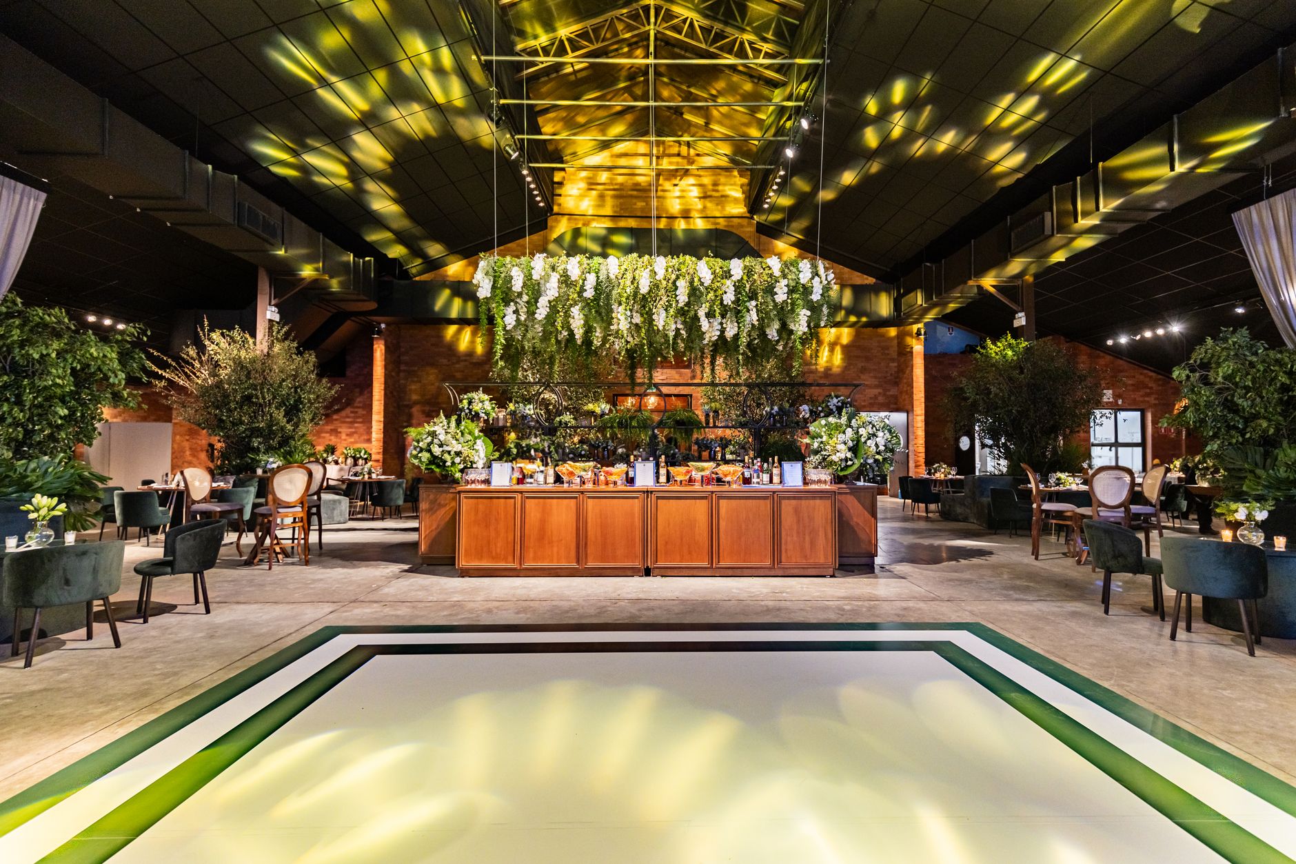Spacious event venue with elegant floral arrangements and modern decor, perfect for celebrations. — Apuestas Online Tips