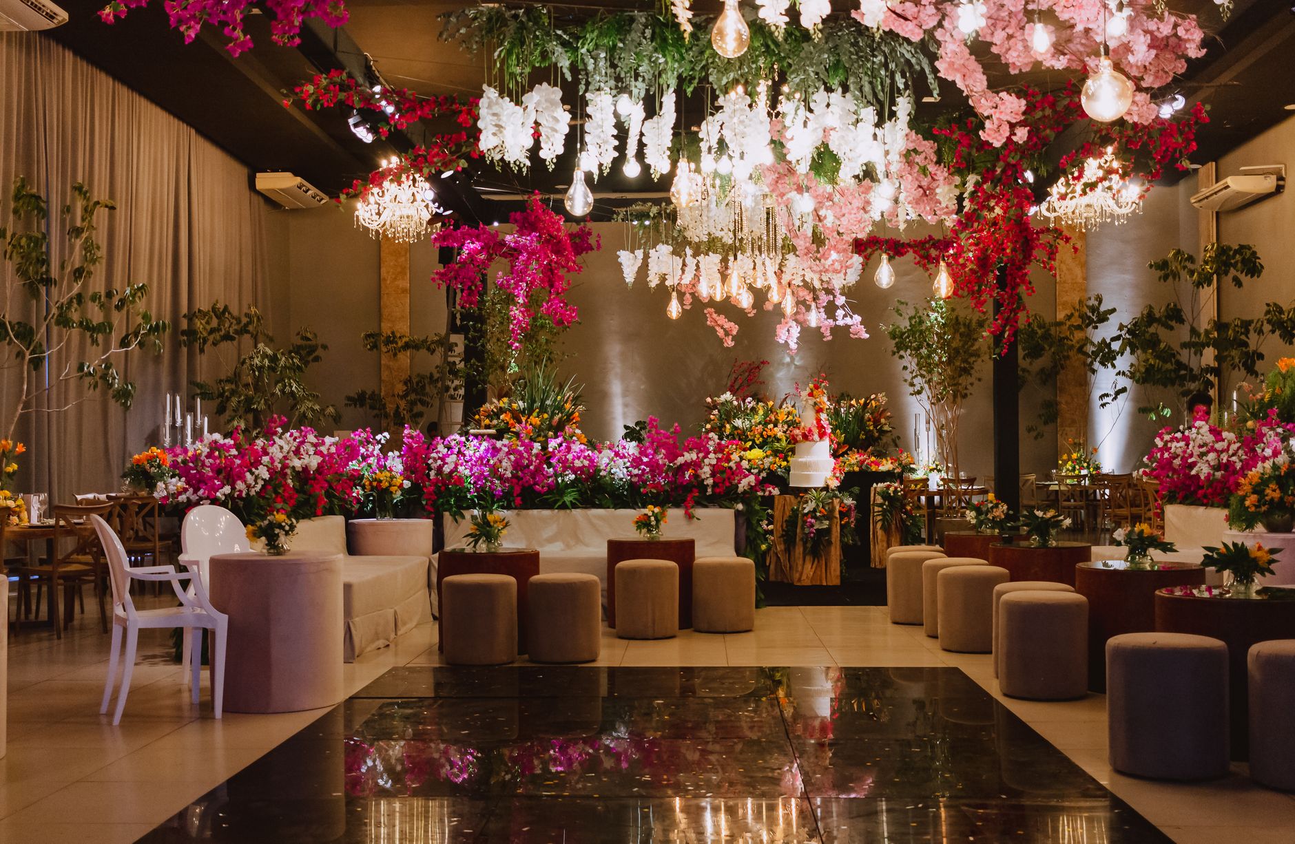 Elegant wedding venue with floral decorations and chandeliers. — El Royale Casino Sign Up Bonus
