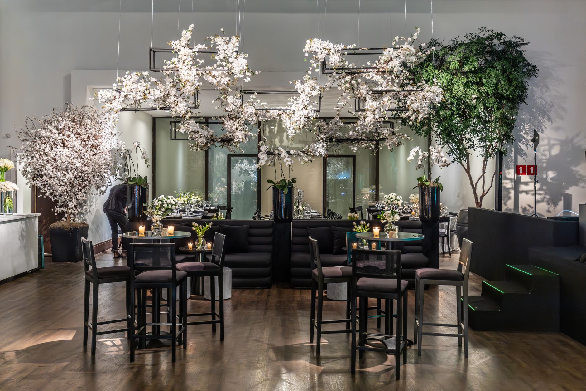 A beautifully decorated indoor venue featuring floral arrangements, soft lighting, and modern furniture. — Scommettere Ufc 22