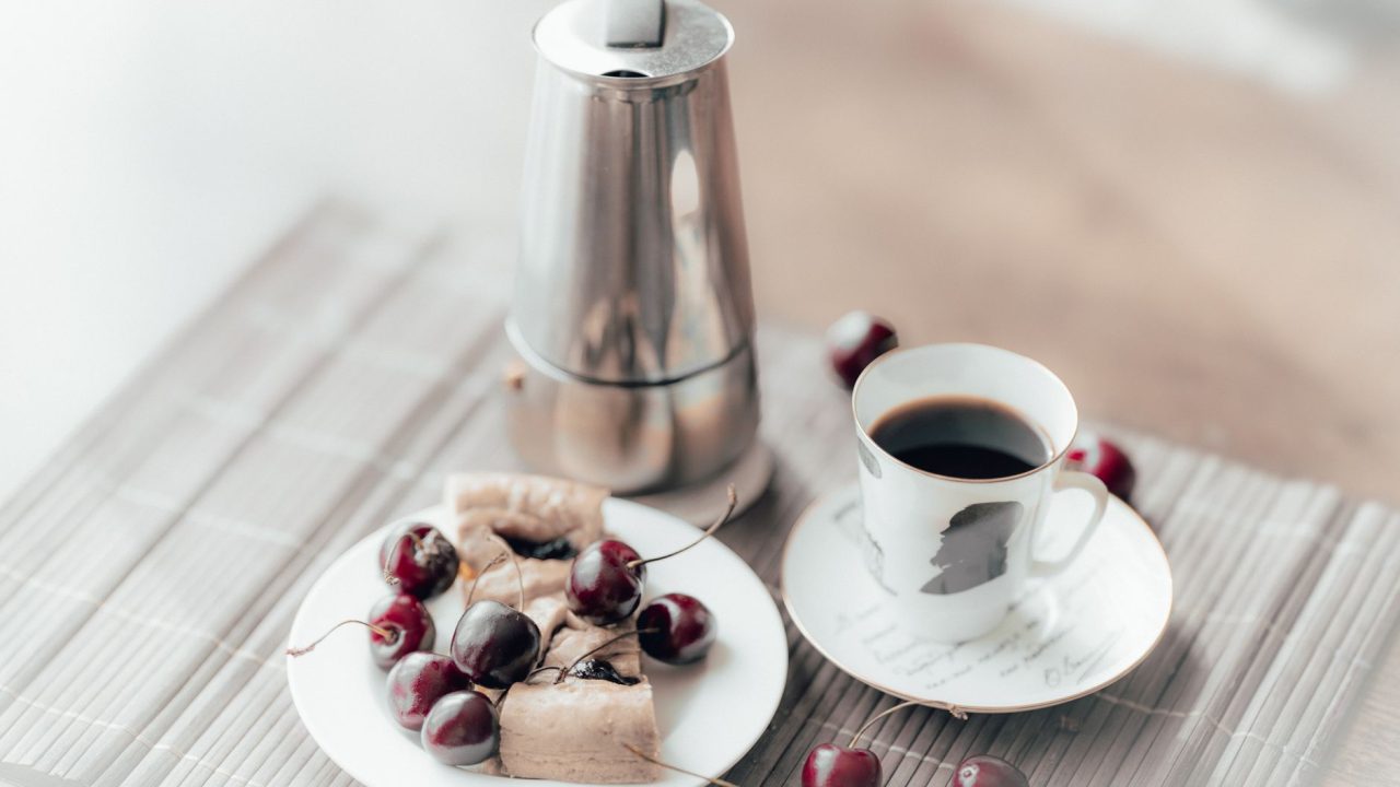 Is the Plastic-Free Coffee Maker the Best Smart Home Choice?